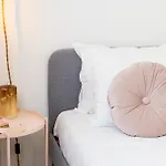 شقة - By Smarthomes *