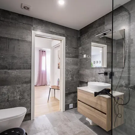 - By Smarthomes 公寓 *